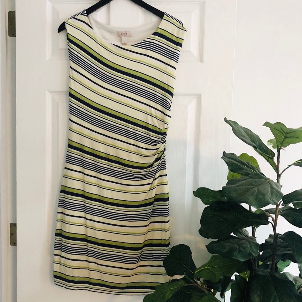 💚 Loft size S cinch waisted spring dress 🌸